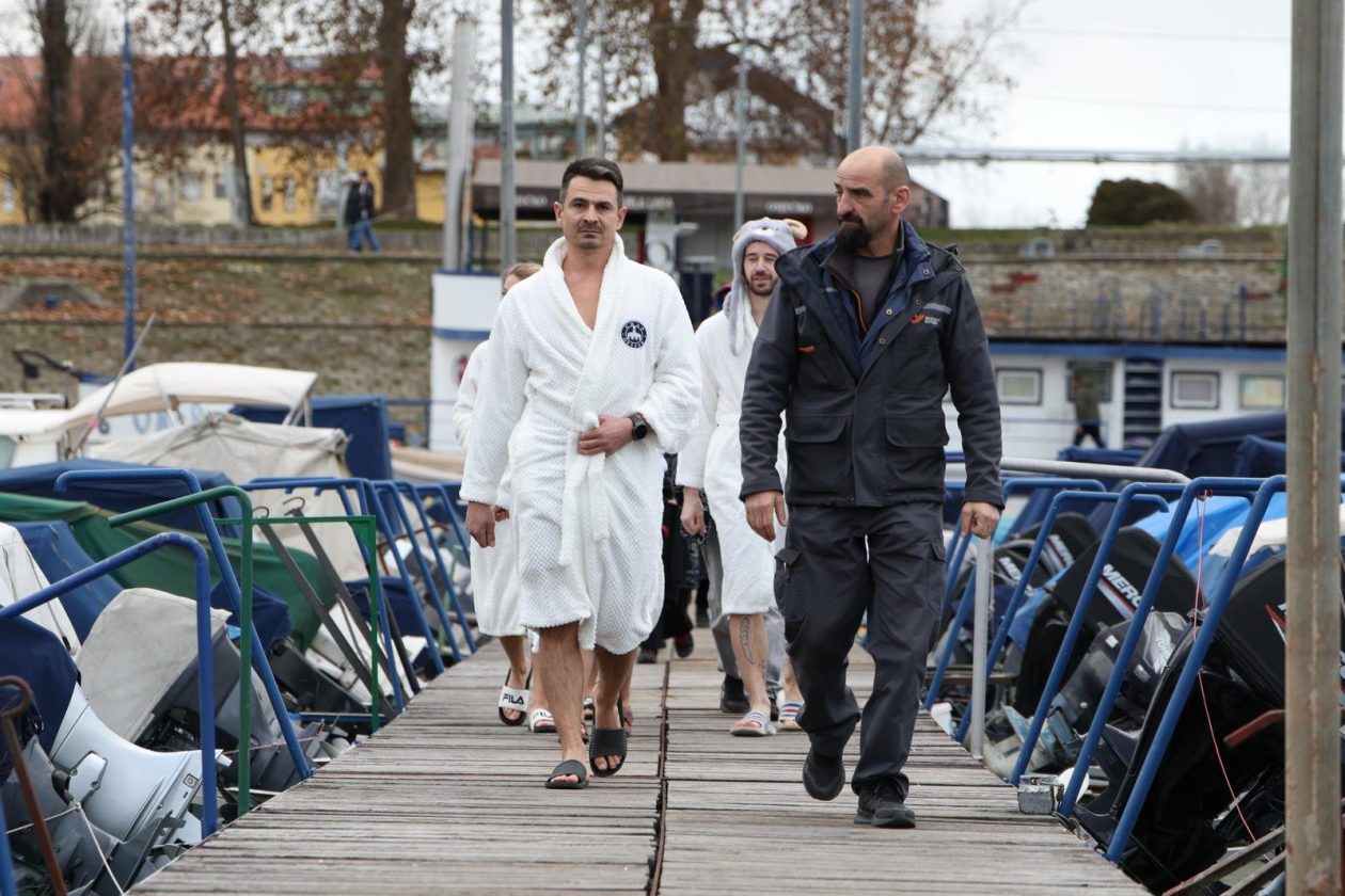 PXL_311225_144098471