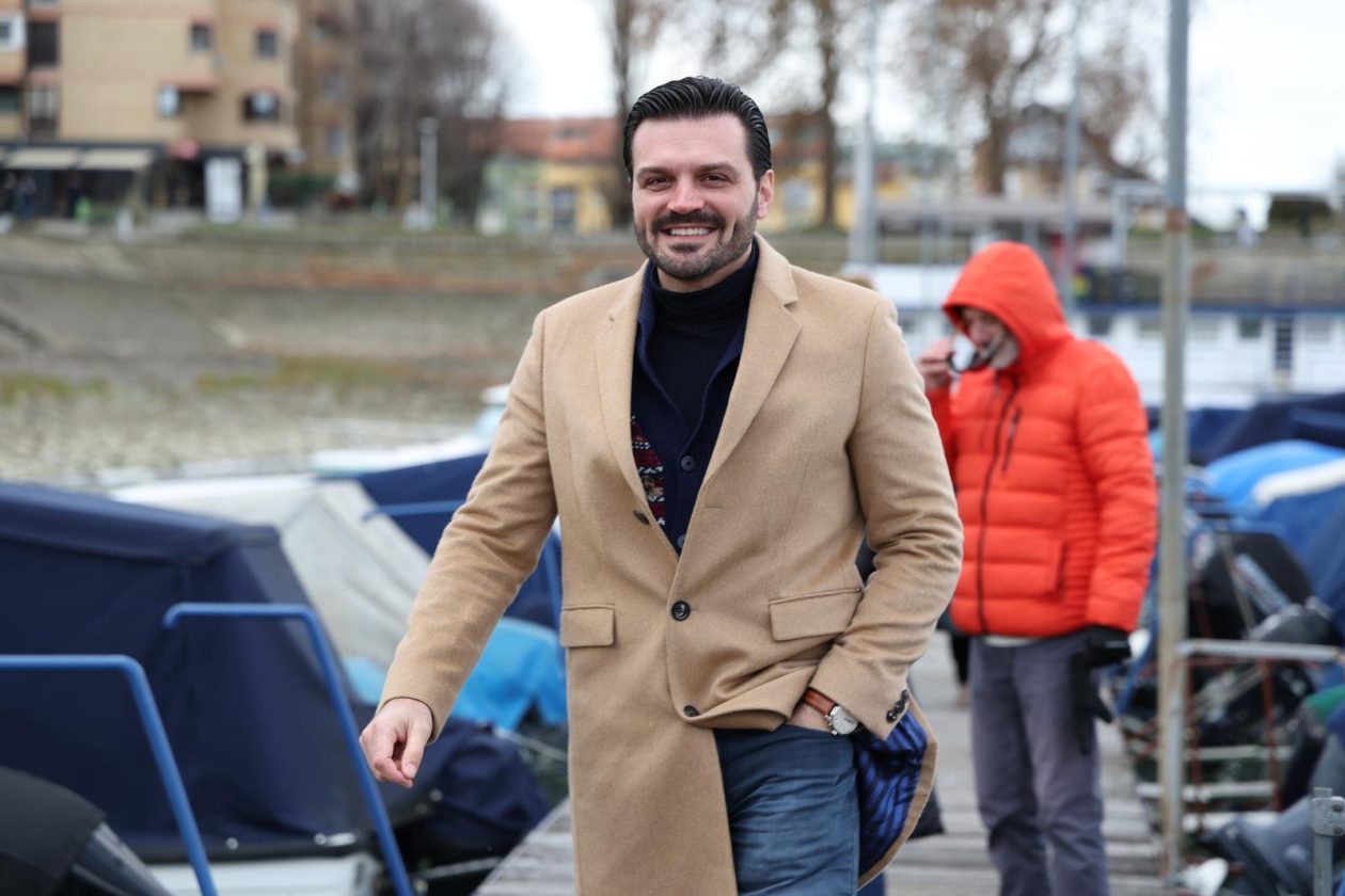 PXL_311225_144098472