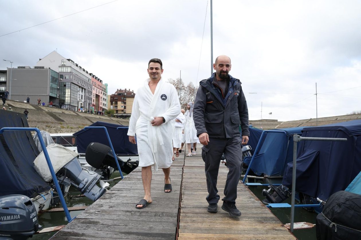 PXL_311225_144098473