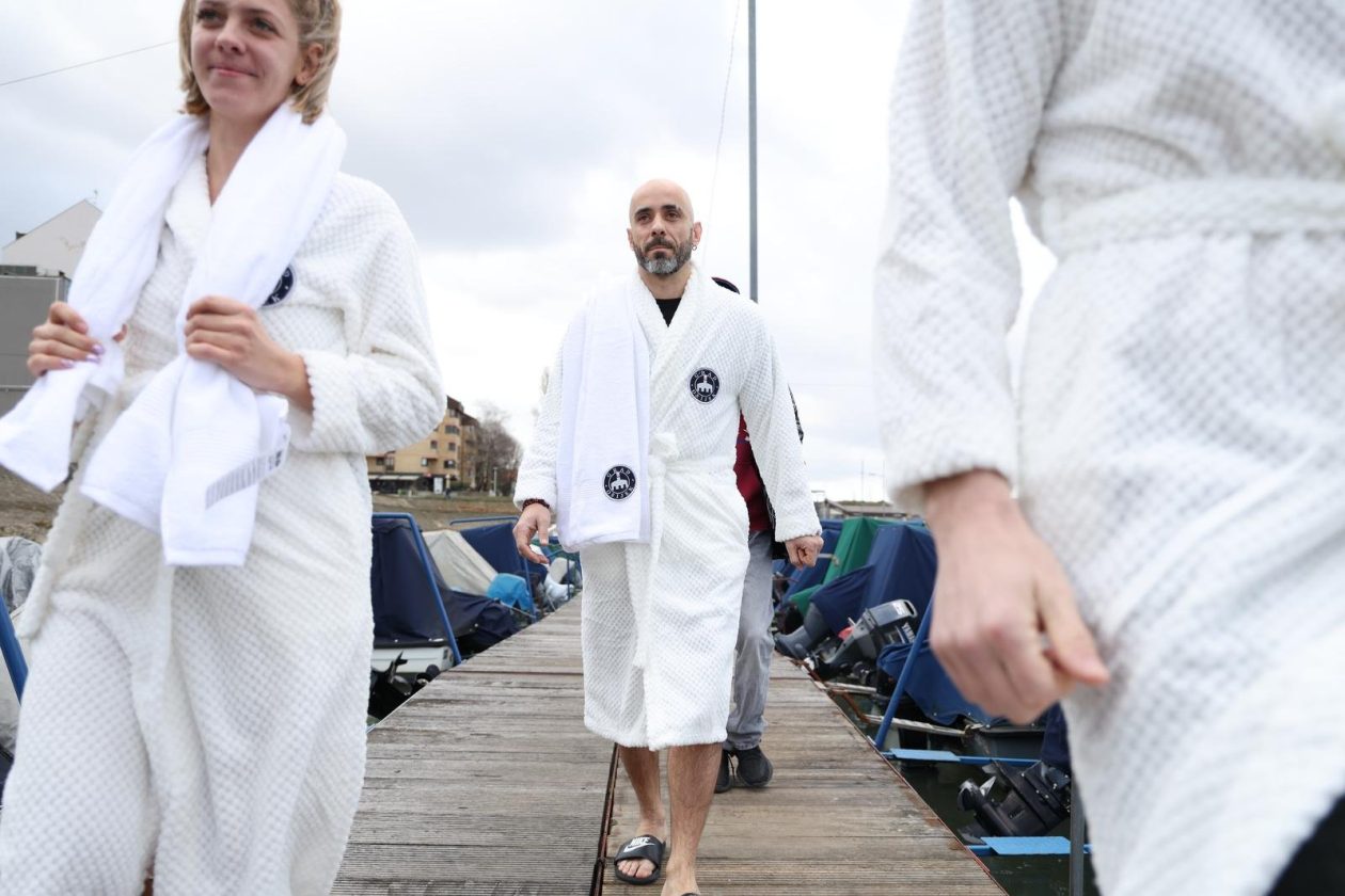 PXL_311225_144098478