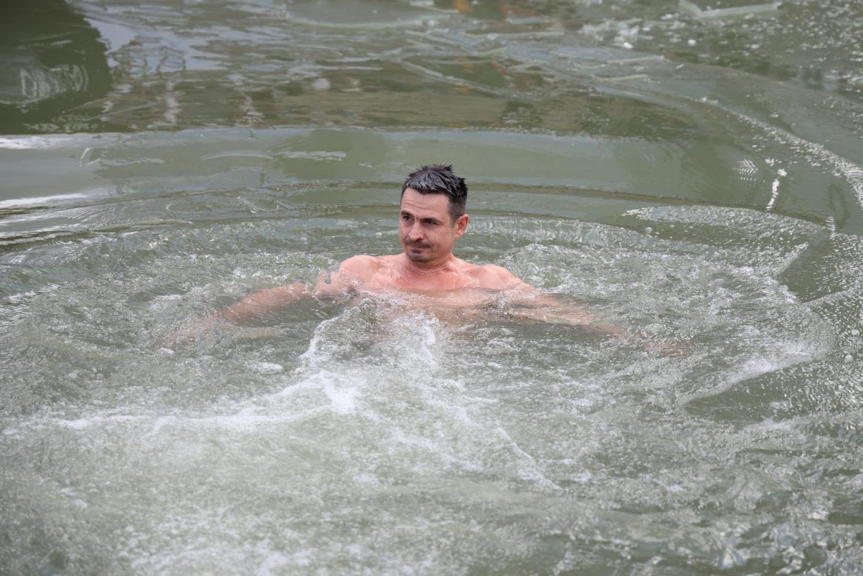 PXL_311225_144098479