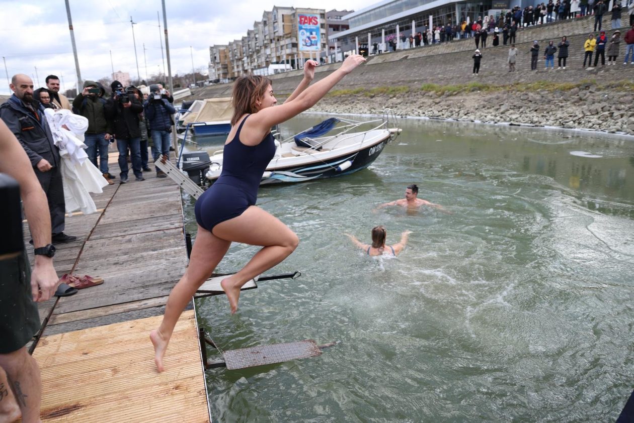 PXL_311225_144098482