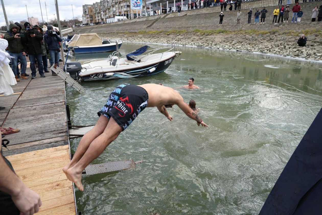 PXL_311225_144098483