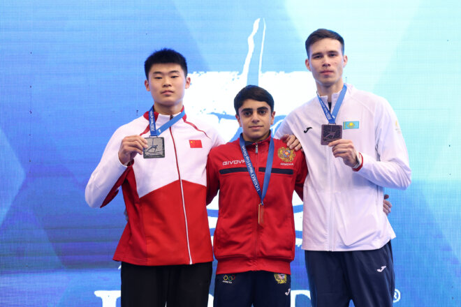 Postolje – konj s hvataljkama Postolje – konj s hvataljkama