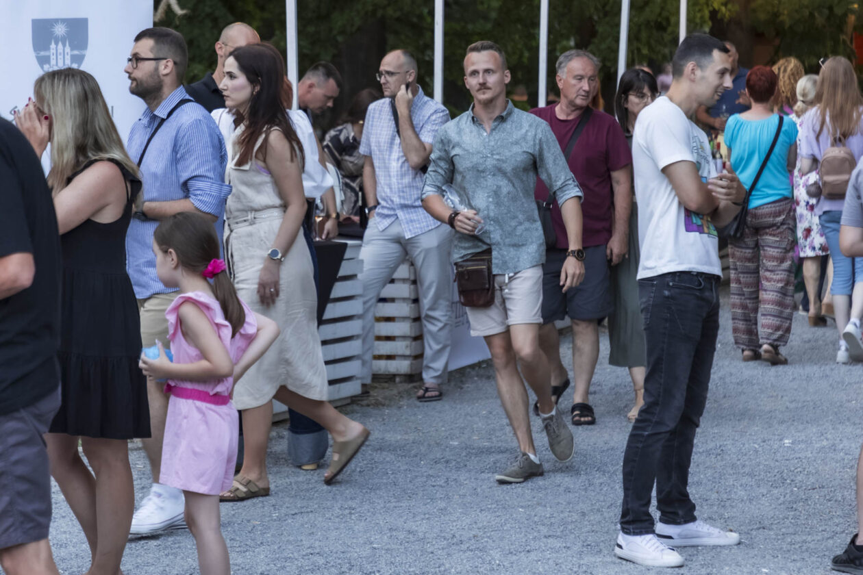 Večer vina i umjetnosti – srpanj 2025.