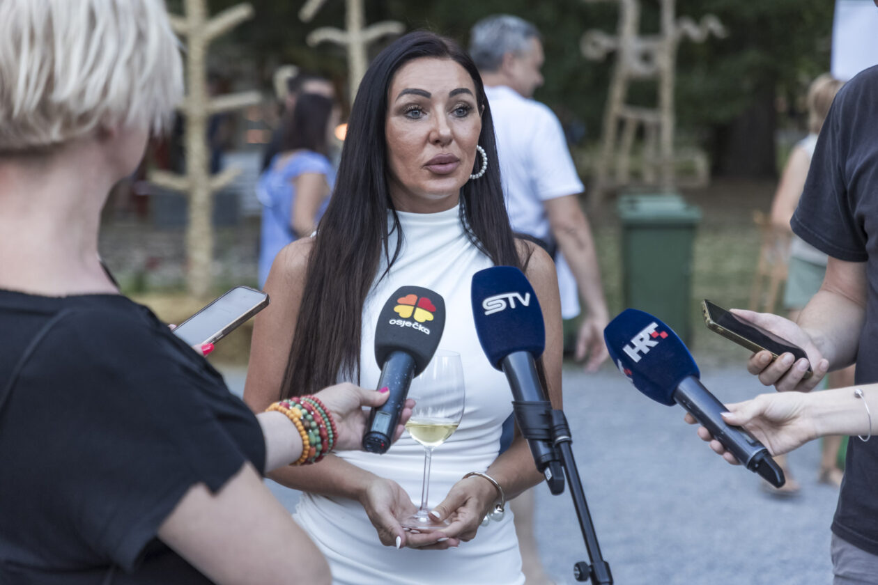 Večer vina i umjetnosti – srpanj 2025.