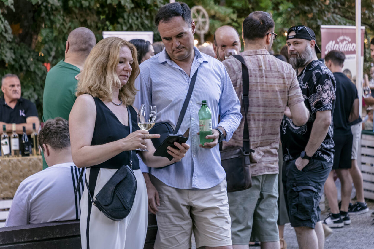 Večer vina i umjetnosti – srpanj 2025.