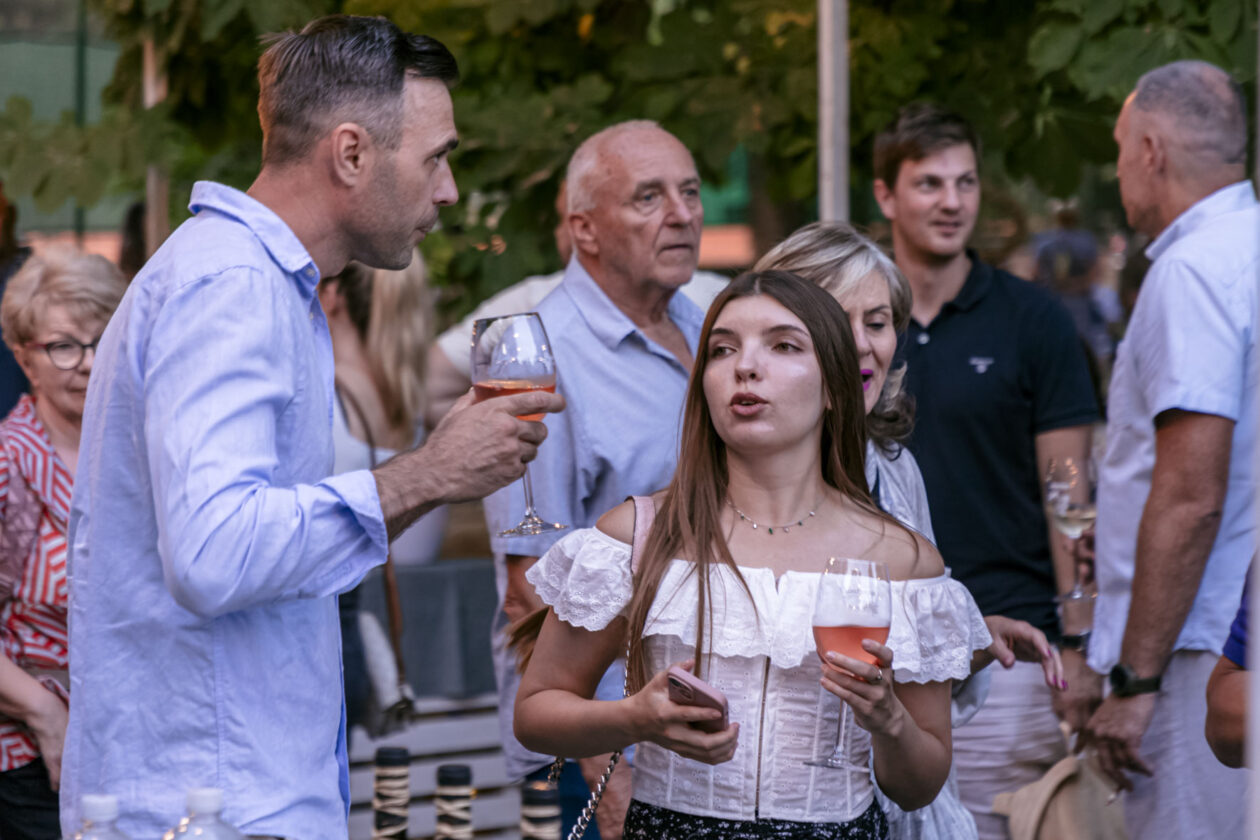 Večer vina i umjetnosti – srpanj 2025.