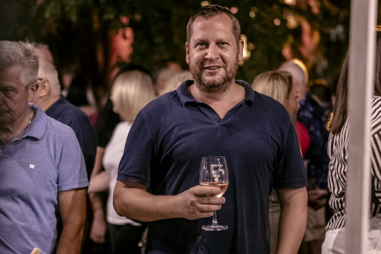 Večer vina i umjetnosti – srpanj 2025.