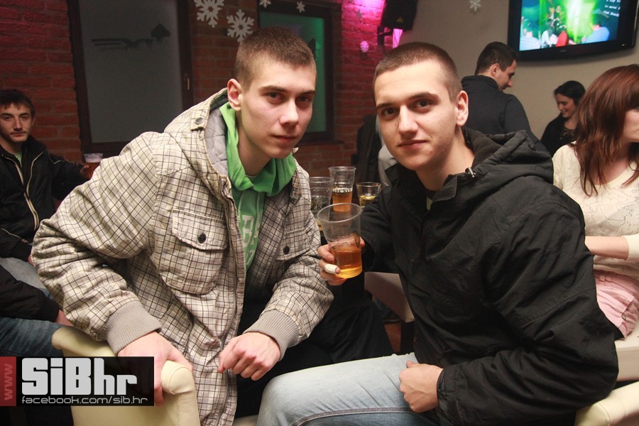 EXITexitIMG_539425122013251213