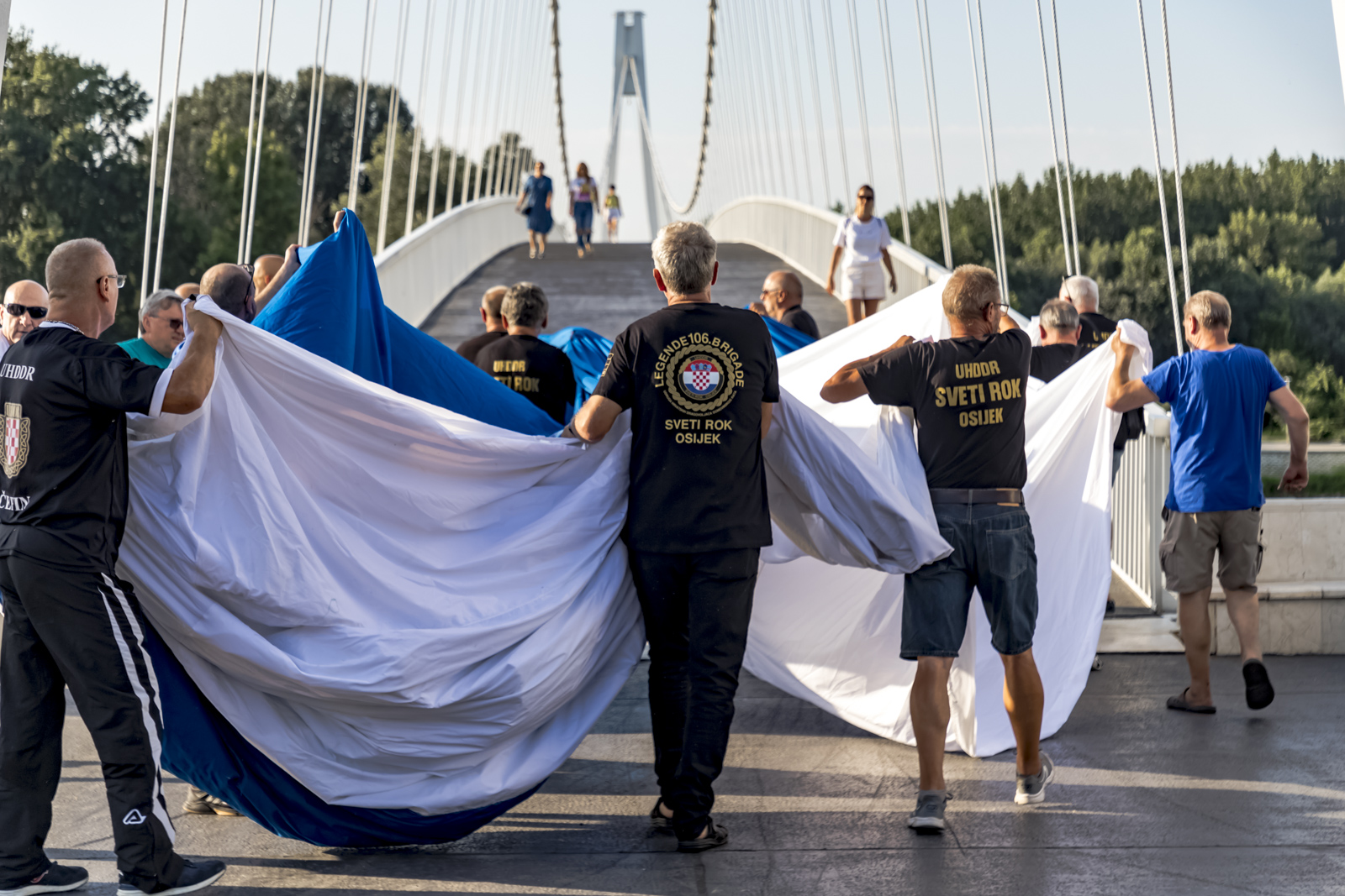 Zastava NK Osijek na mostu Zastava NK Osijek na mostu