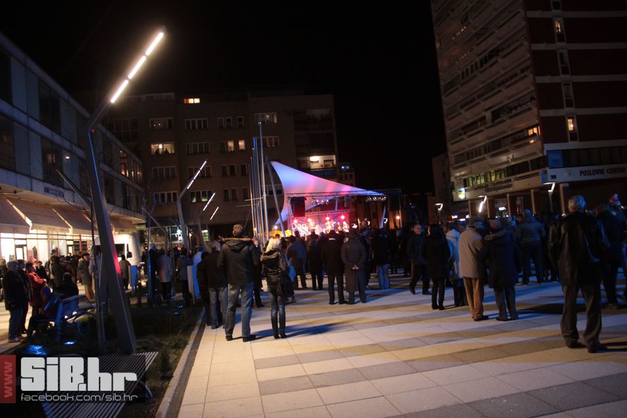 SvecanoOtvorenTrgSlobode_SiBhr_