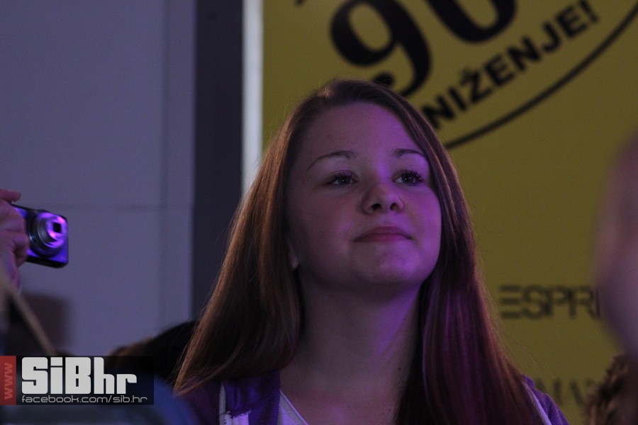 lana_i_colonia_Avenue_mall_43