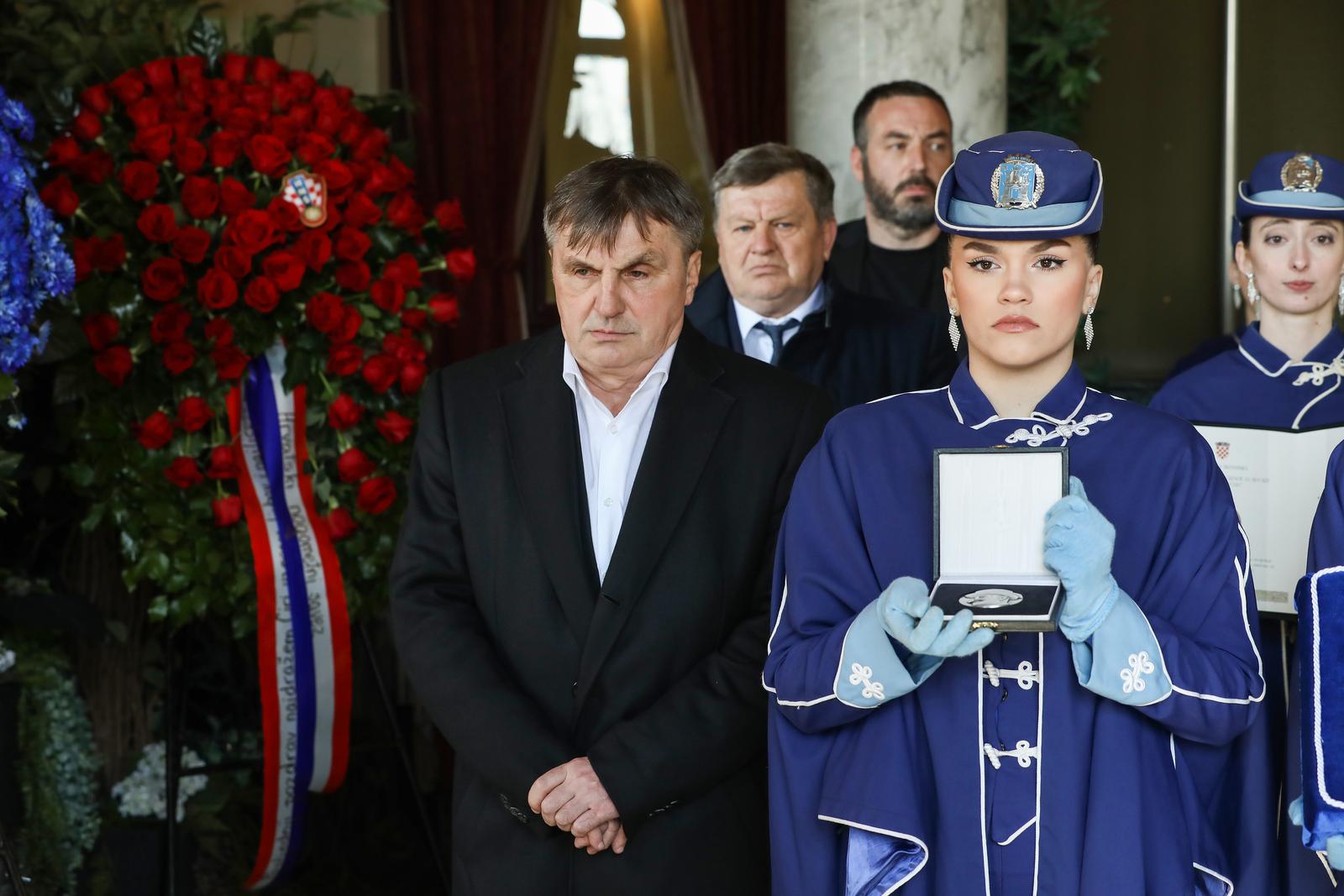 Posljednji ispraćaj Ćire na Mirogoju