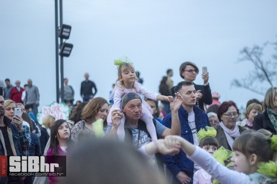 transgeneracijski_party_tvrdja_