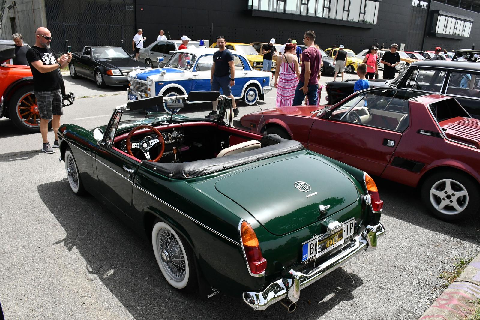 Fascinantna povijest na kotačima: Održan još jedan oldtimer susret u Slavonskom Brodu