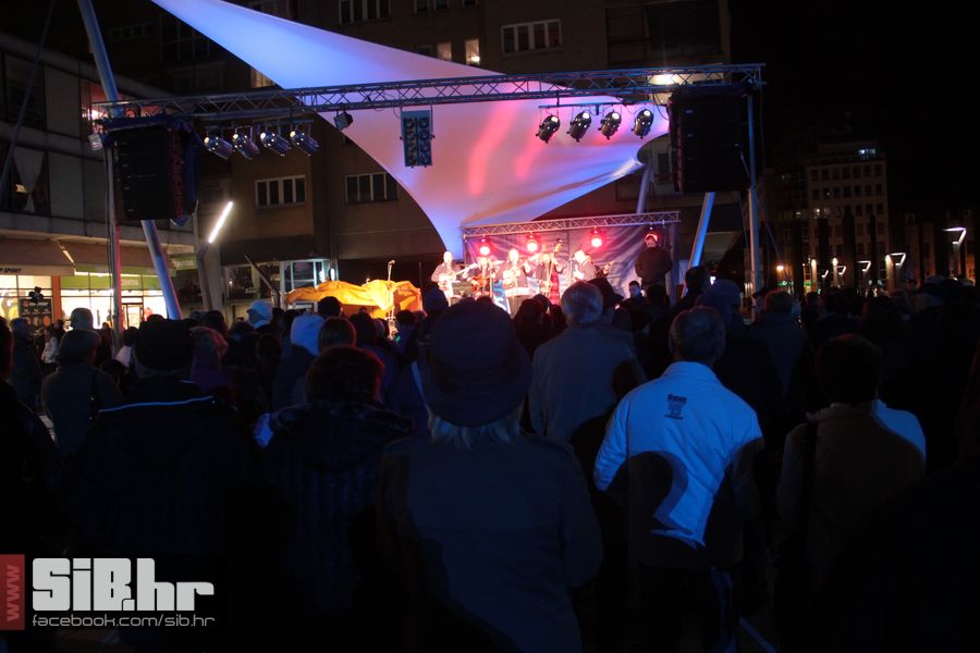 SvecanoOtvorenTrgSlobode_SiBhr_