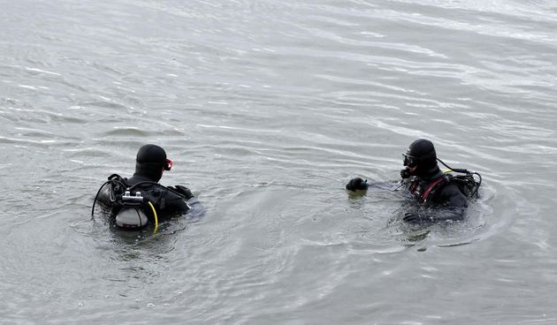 Ronioci i kupači u ledenoj Savi