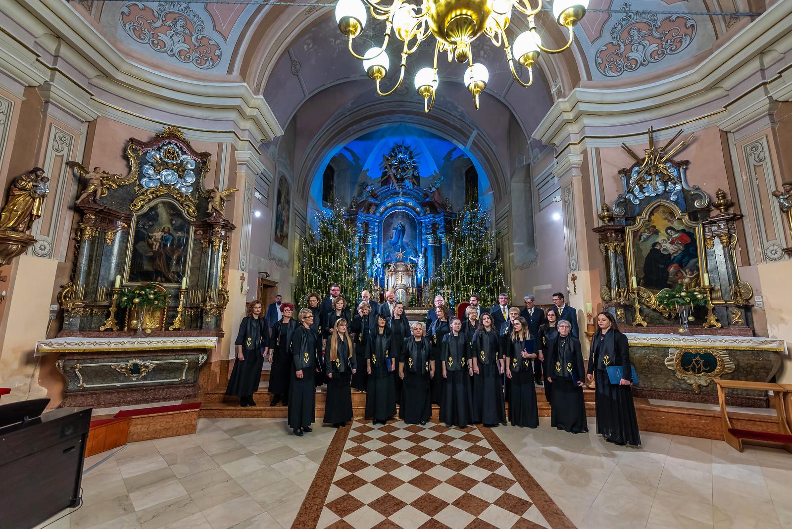 Božićni koncert zbora mladih Preslavnoga Imena Marijina 2024. Božićni koncert zbora mladih Preslavnoga Imena Marijina 2024.