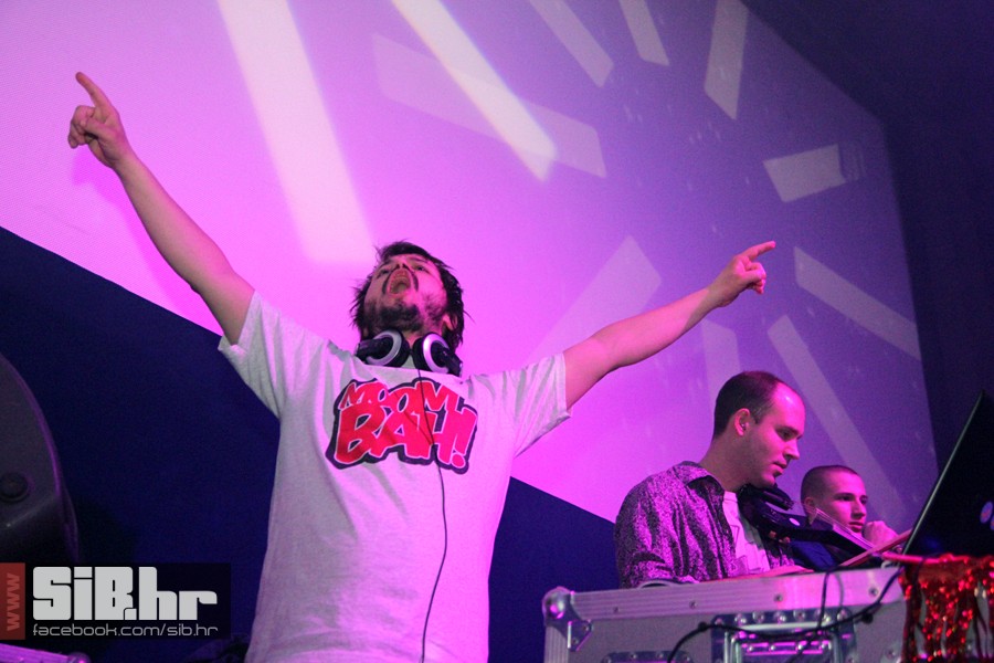 novagtrgkinolumiermediumlotus30 novagtrgkinolumiermediumlotus30