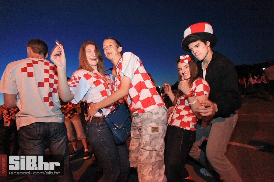 dc_party_14062012_sibhr_by_mban