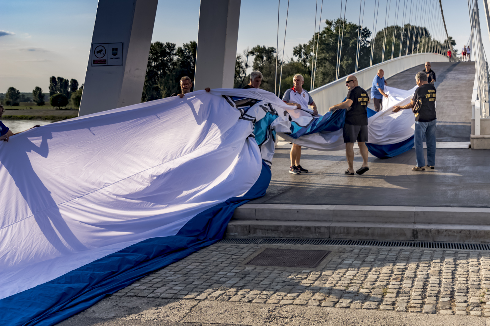 Zastava NK Osijek na mostu Zastava NK Osijek na mostu