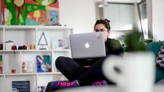 Laptop online od kuće