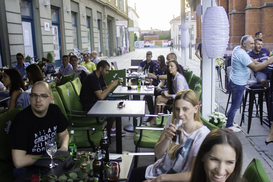 Juraj Padovan i prijatelji zasvirali na terasi ’22-ojke’