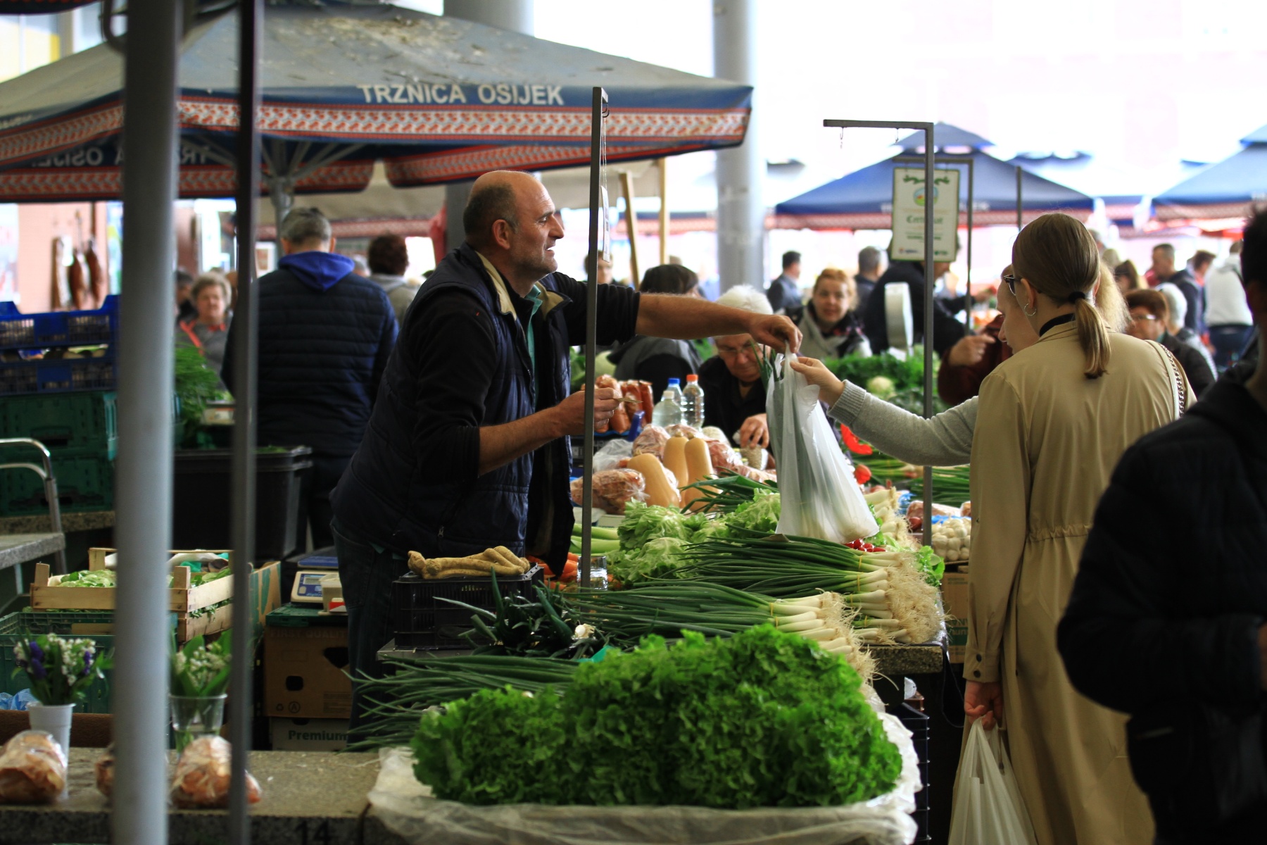 Osječka tržnica uoči Uskrsa 2022. Osječka tržnica uoči Uskrsa 2022.