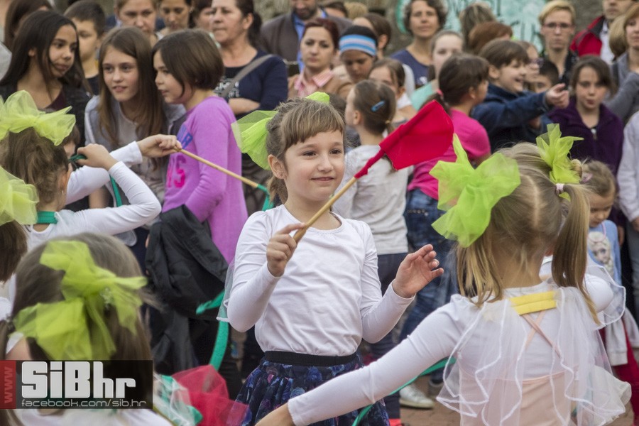 transgeneracijski_party_tvrdja_