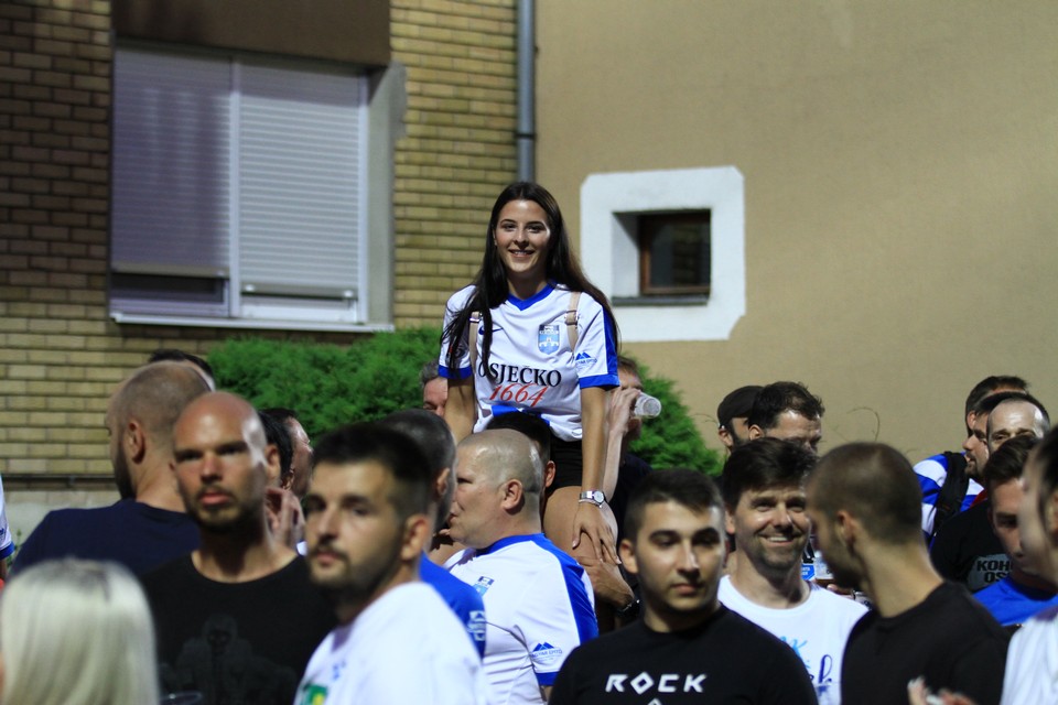 Atmosfera ispred stadiona Osijek – Lokomotiva