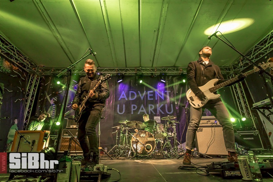 Advent_u_parku_koncert_Vatra_Si