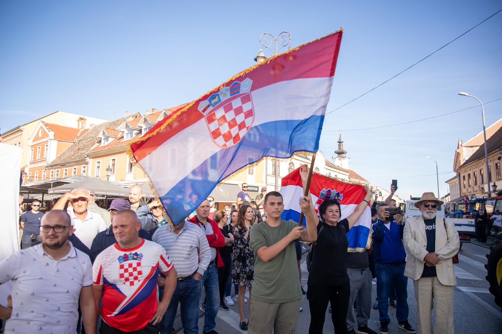Prosvjed svinjgojaca u Vinkovcima