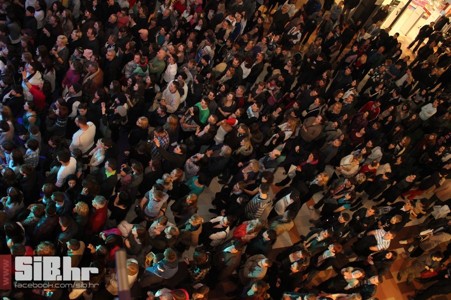 Colonia_AvenueMall_SiBhr_54 Colonia_AvenueMall_SiBhr_54