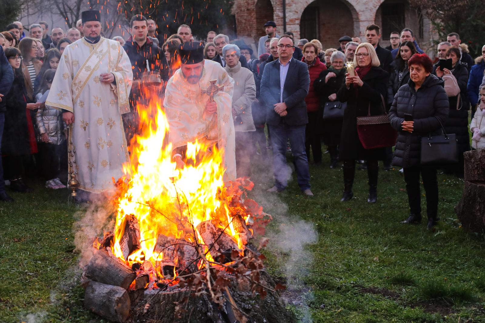 Paljenje Badnjaka u Osijeku Paljenje Badnjaka u Osijeku