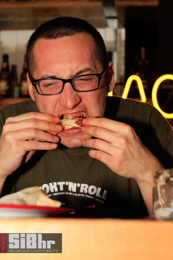 chicken_fight_AmericanBarDollar