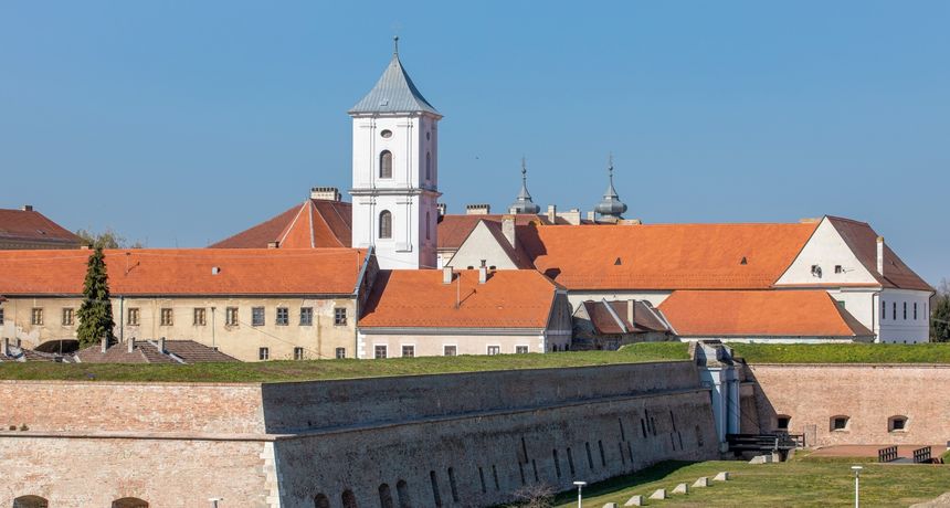 tvrđa tvrđa