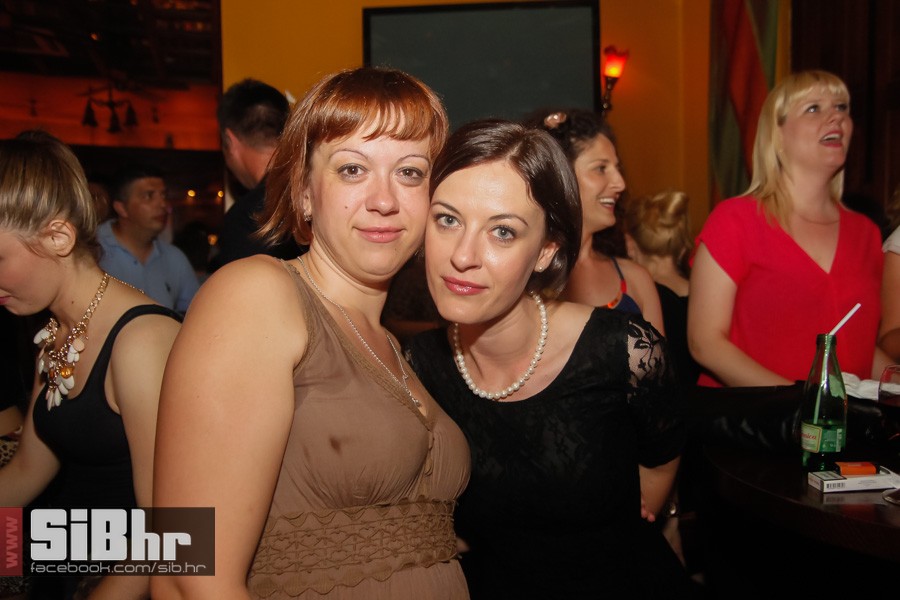 old_bridge_pub_night_life_6