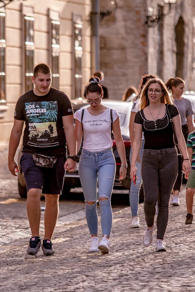 Osječani iskoristili lijepo vrijeme i neradni dan za uživanje na otvorenom