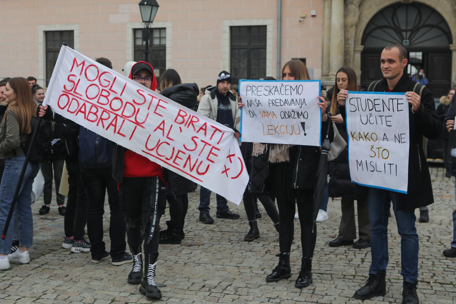 Osječki studenti prosvjedovali protiv obaveznih Covid potvrda na fakultetima