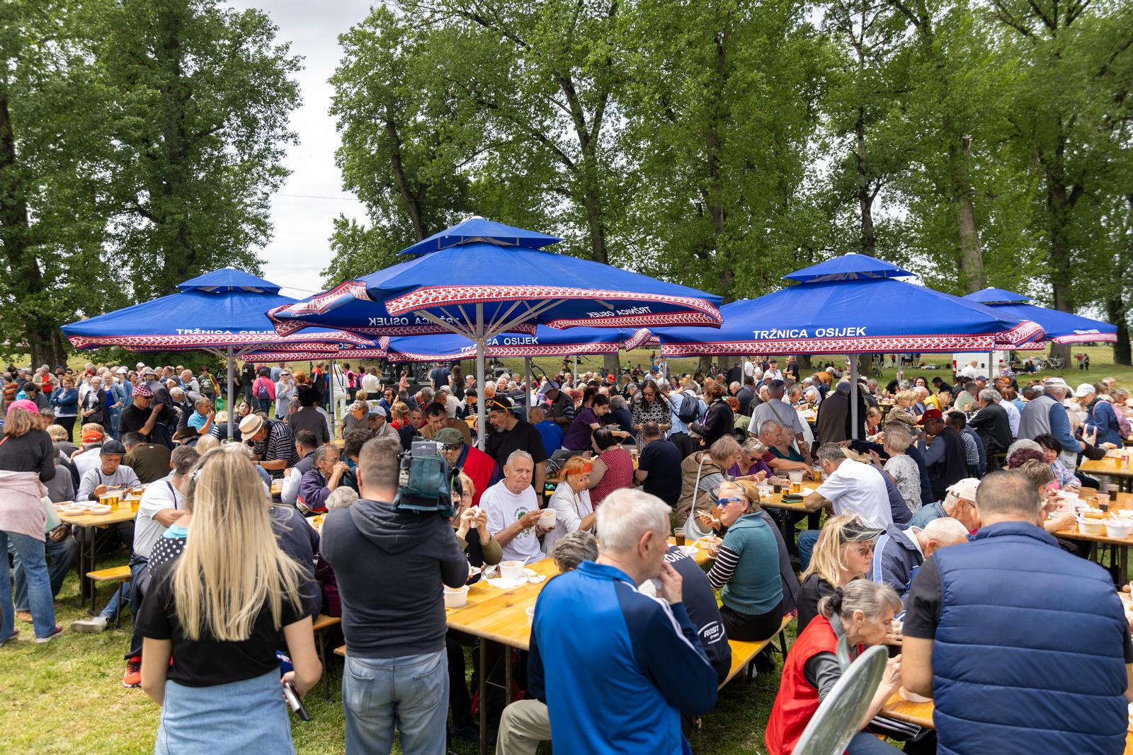 Podijeljeno 2500 porcija graha kod katakombi