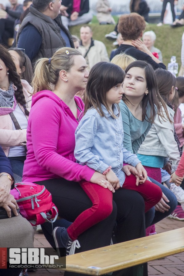 transgeneracijski_party_tvrdja_