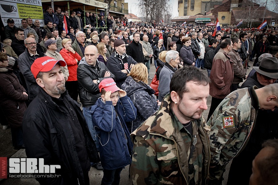 vukovar_prosvjed_protiv_cirilic