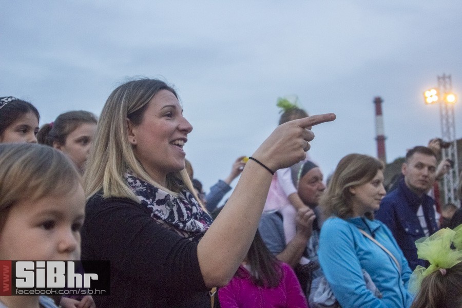 transgeneracijski_party_tvrdja_
