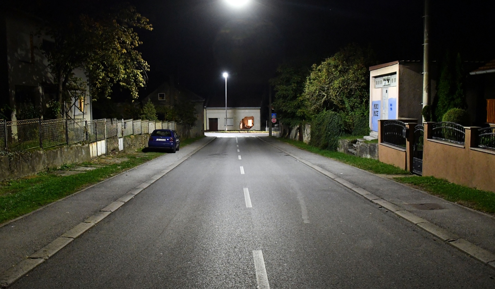 Nova Gradiška: Autom se zabio u obiteljsku kuću i poginuo