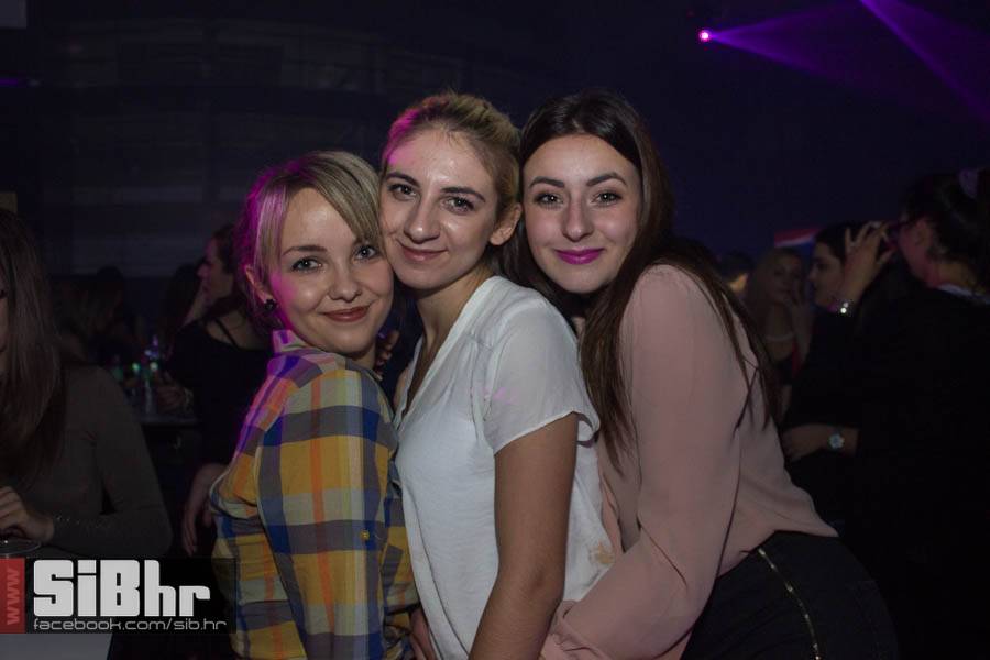 muski_striptiz_outside_SiBhr_8
