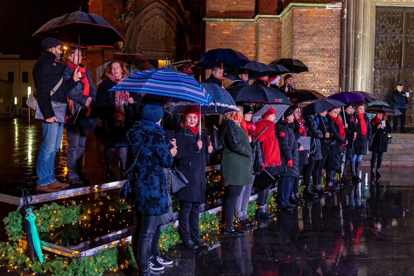 Nadbiskup Đuro Hranić zapalio prvu adventsku svijeću