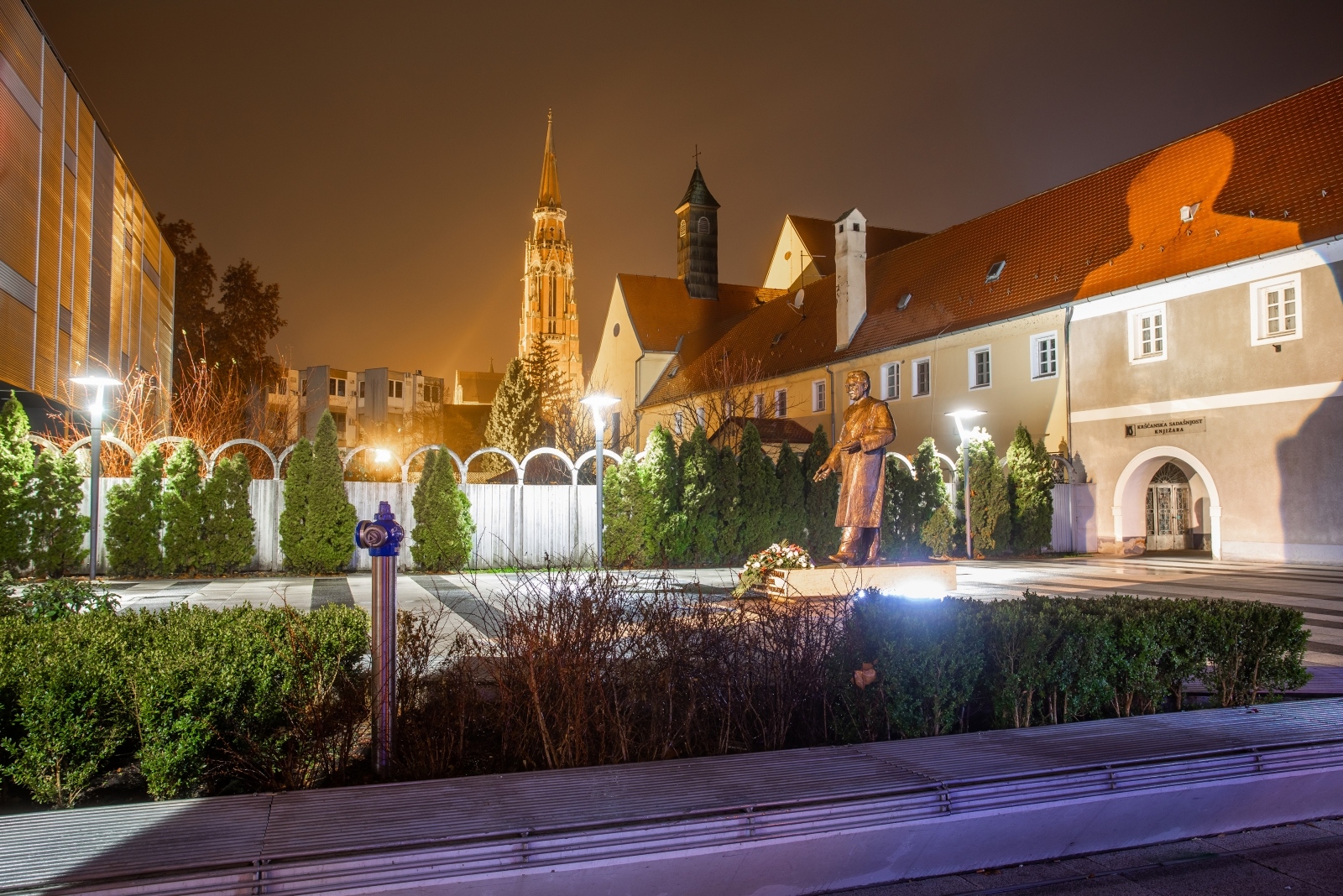 Puste gradske ulice u silvestarskoj noći