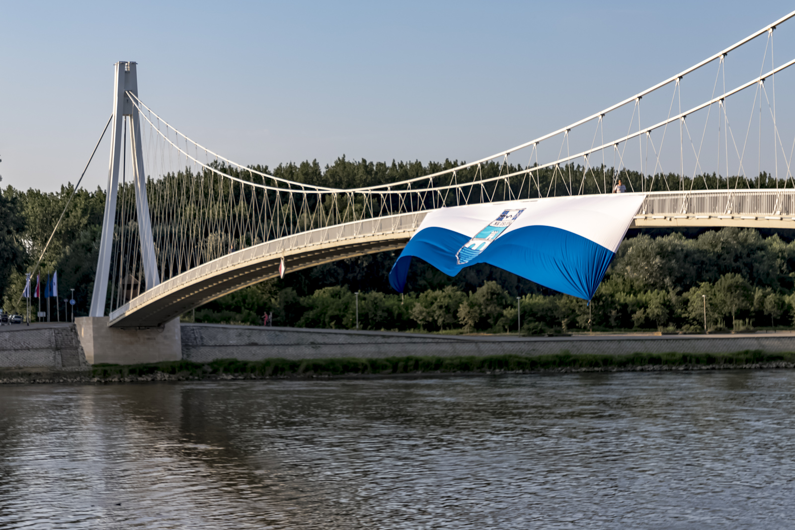 Zastava NK Osijek na mostu Zastava NK Osijek na mostu