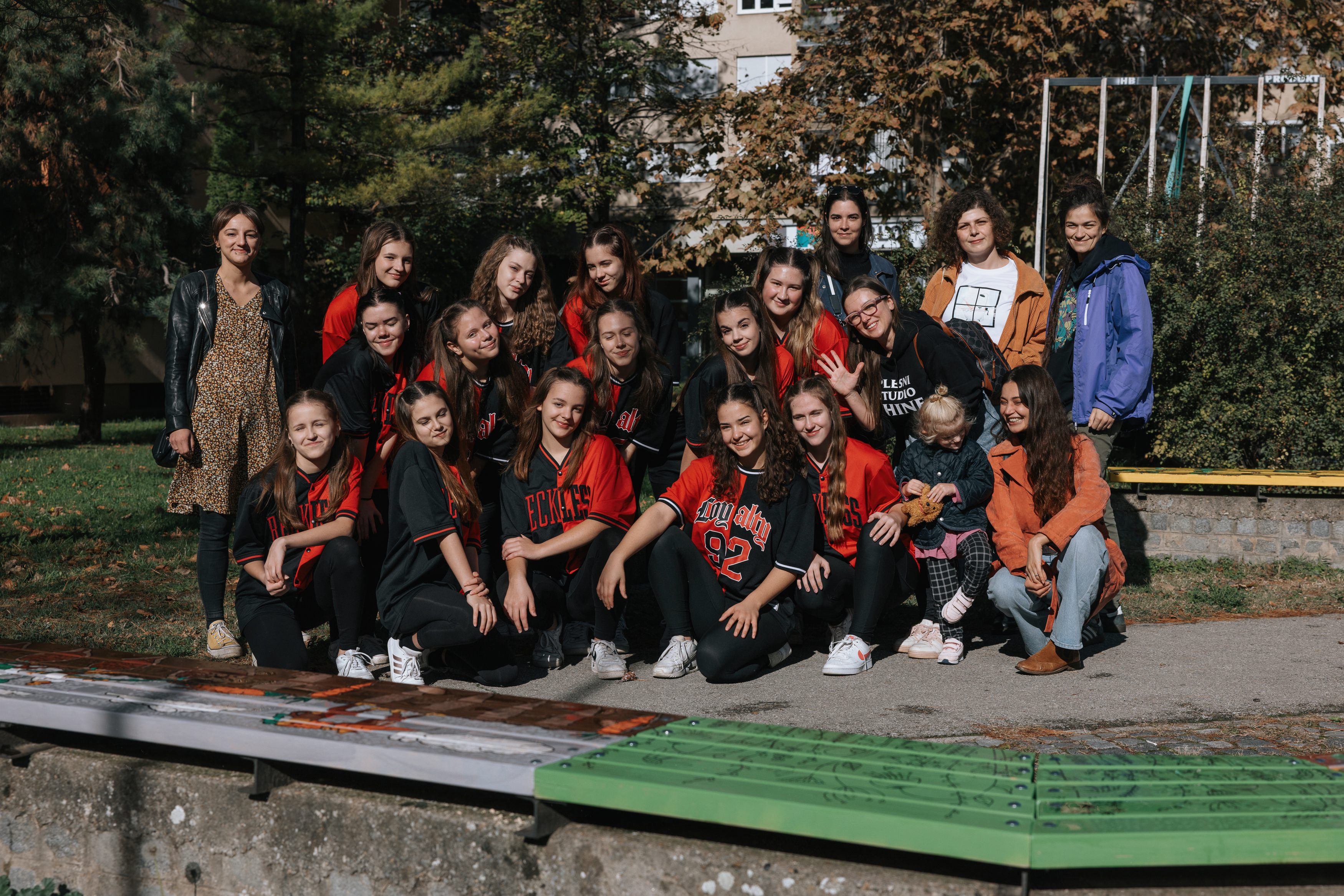 Oslikane klupe u osječkom parku Oslikane klupe u osječkom parku